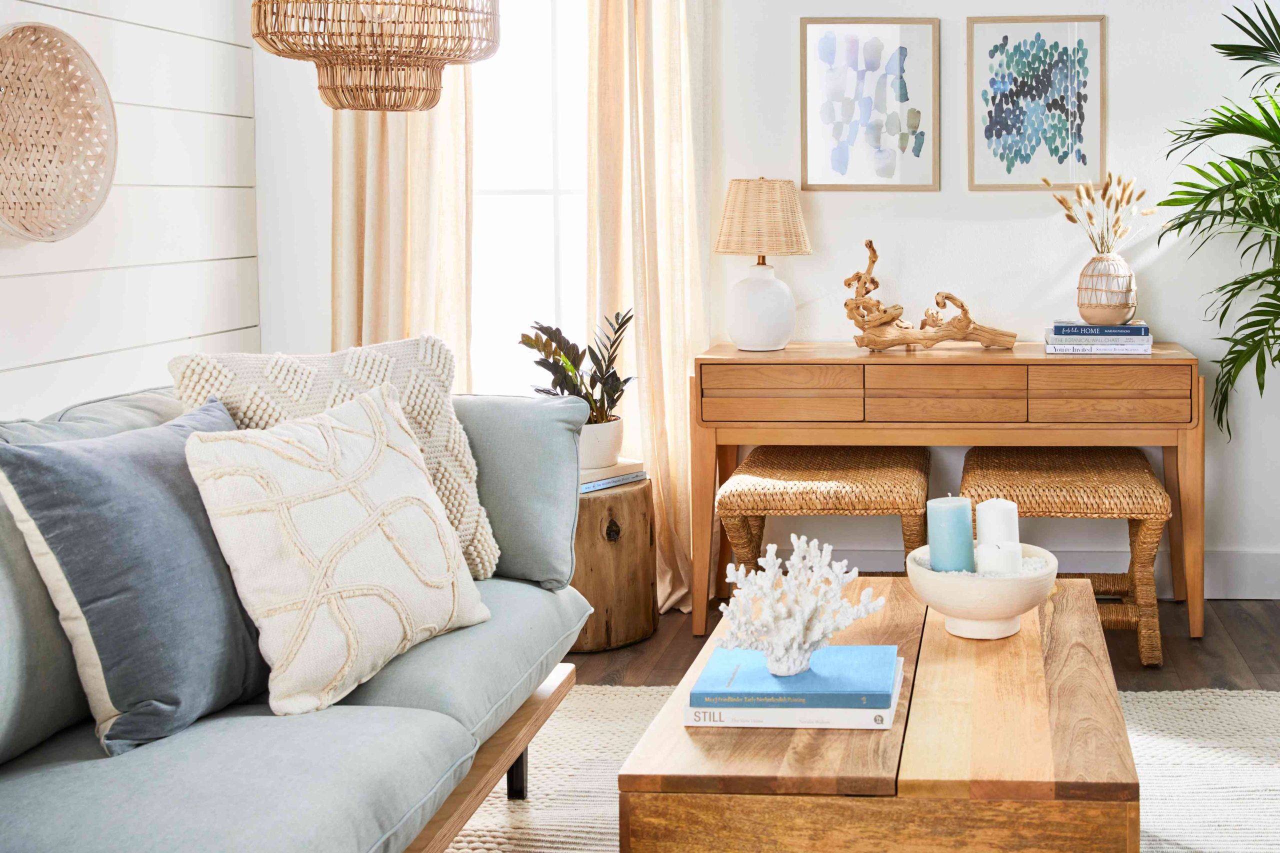 “Sands of Style: Inspiring Seaside Home Interiors”